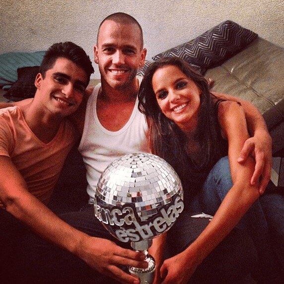 André, Pedro Teixeira e Sara Matos com o troféu do Dança com as Estrelas