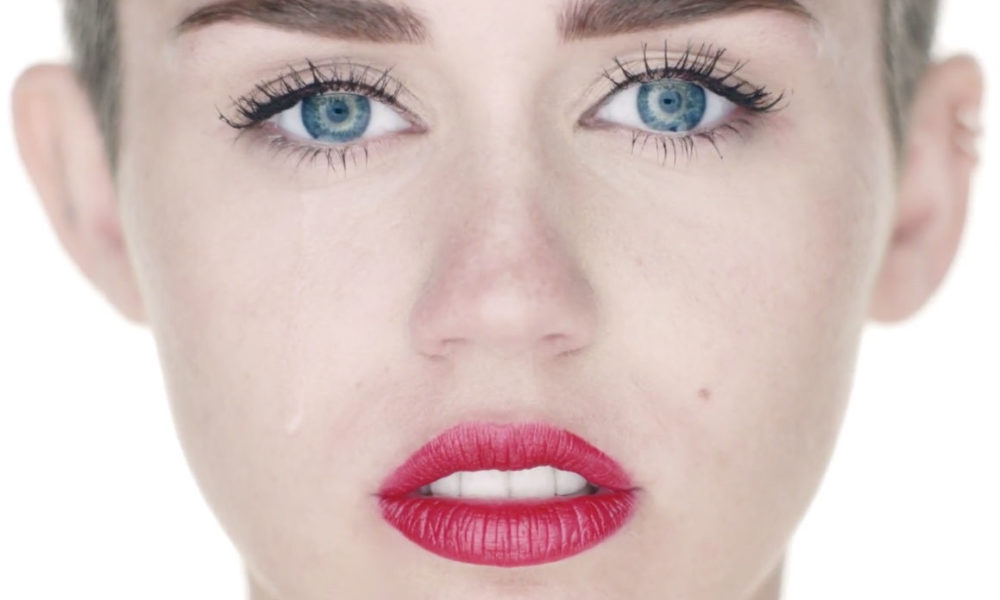 Imagem promocional do videoclip Wrecking Ball