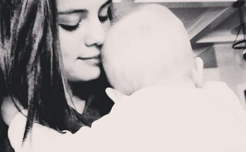 Selena Gomez com a irmã de 6 meses